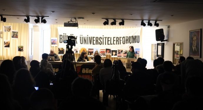 Öğrencilerden forum: Mücadele sürüyor, direncimiz dipdiri