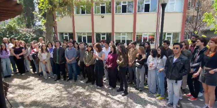 Ankara Üniversitesi öğrencileri tutuklanan sıra arkadaşları ve YÖK’ün tehditlerine karşı eylemdeydi