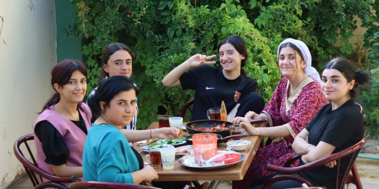 Şengal’de Şehit Berîvan Genç Kadın Akademisi başarıyla sona erdi