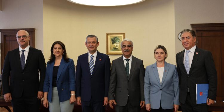 Özel ile görüşen İmralı Heyeti: Hukuki güvenceler çok önemli