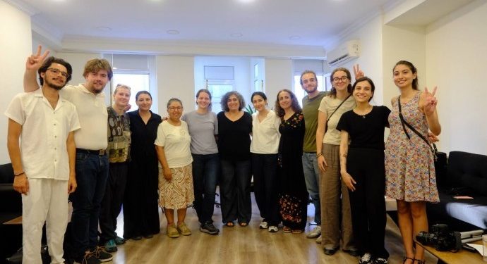 Avrupalı gençler, Özgür Basın ve TJA’yı ziyaret etti