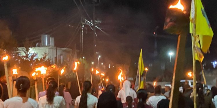 Mexmûr’da gençler öncülüğünde 15 Ağustos Atılımının 41. Yıldönümü için Meşaleli Yürüyüşü Düzenledi