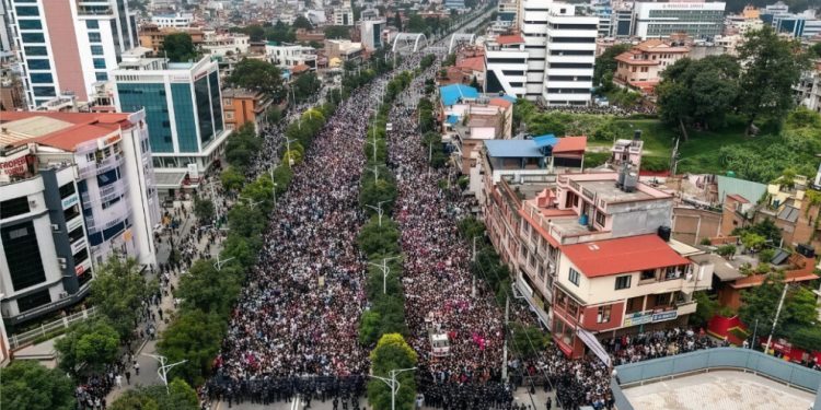 Gençlik ayakta: Gençlik hareketleri küresel siyaseti sarsıyor