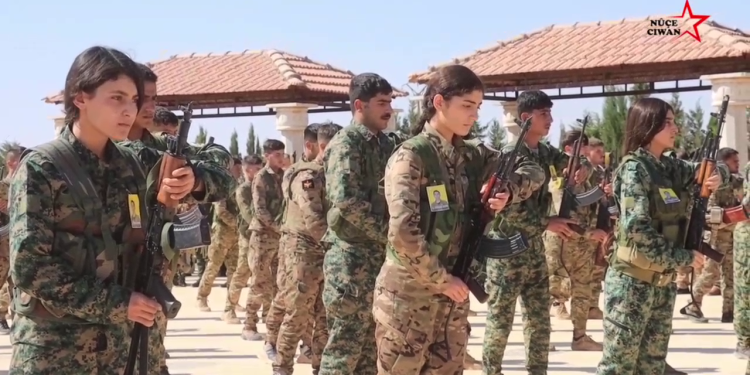 Tişrîn direnişi şehitleri Têkoşer ve Sîdar için tören