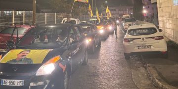 Marsilya da Gençler Dünya Kobanê günü vesilesiyle konvoylarla şehirde gezdi