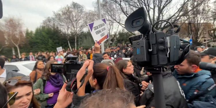 Meclis’te Stajer Öğrencilere Yönelik Cinsel Saldırılar Protesto Edildi
