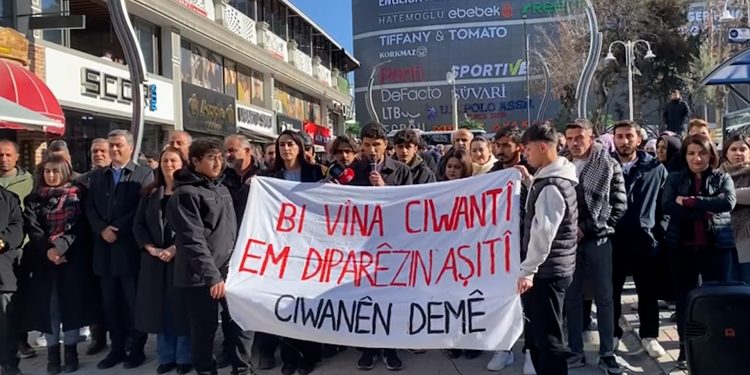 Wan Dem Parti Gençlik Meclisi’nden Kaçırılmaya Ve İşkenceye Karşı Protesto