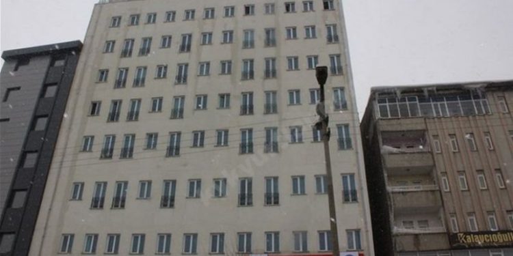 Muş’taki KYK Yurdunda Zehirlenen Öğrenciler Hastaneye Kaldırıldı