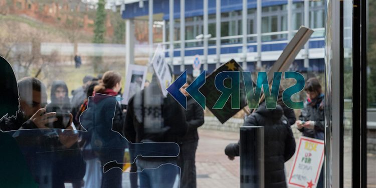 TekoJIN Üyeleri SWR Binasında Eylemdeydi – YENİLENDİ