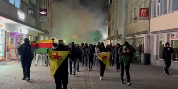 Stuttgart’ta Gençler Alanları Terk Etmiyor