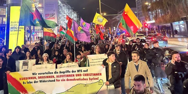Stuttgart’ta Rojava İçin Direniş Ruhu: TCŞ Öncülüğünde İşgal Protesto Edildi!