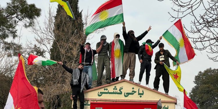 Silêmanîye’de Binlerce Genç Rojava İçin Eylemde