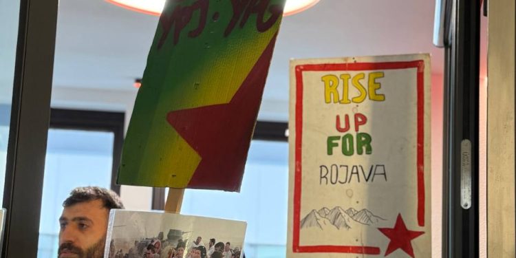 TCŞ Üyeleri CDU’nun Stuttgart Bürosu’nda Eylemdeydi