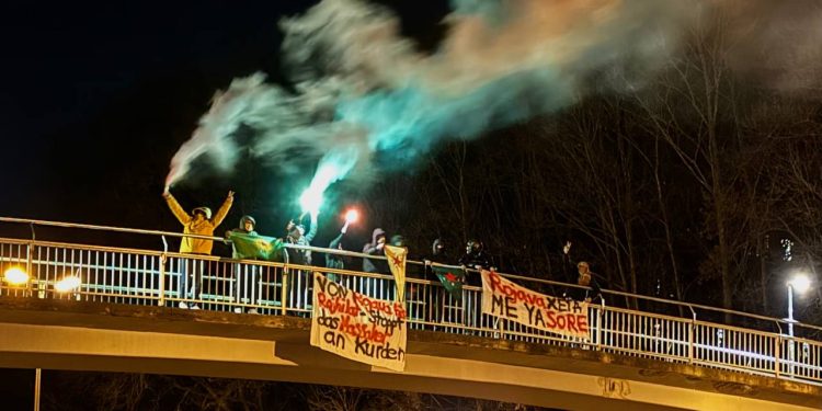 Reutlingen ve Tübingen gençliğinden saldırılara karşı yürüyüş