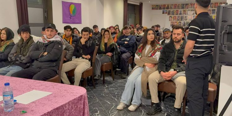 Berlin’de TCŞ ve TekoJIN Öncülüğünde Toplantı: “Rojava’ya Yönelik Saldırılara Karşı Mücadeleyi Büyüteceğiz”