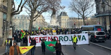 Paris Sokakları Rojava İçin Ayakta