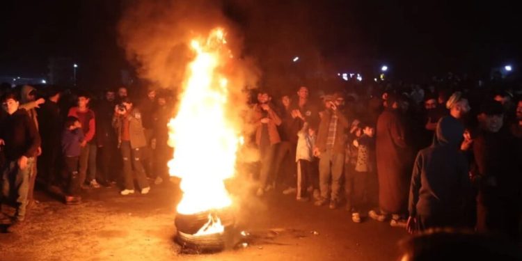Kobanê’de Halk Eylemi Jina Azad Meydanı’nda Devam Ediyor