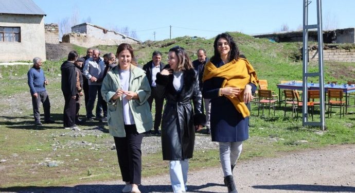 Sarı-Kırmızı-Yeşil Renklerle Halay Çekmek Tutuklanma Gerekçesi Yapıldı!