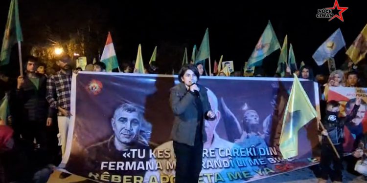 Derik’de Yüzlerce Genç Uluslararası Komploya Karşı Yürüdü