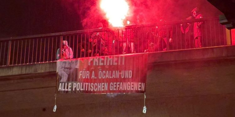 Basel’de Gençlerden 15 Şubat Protestosu