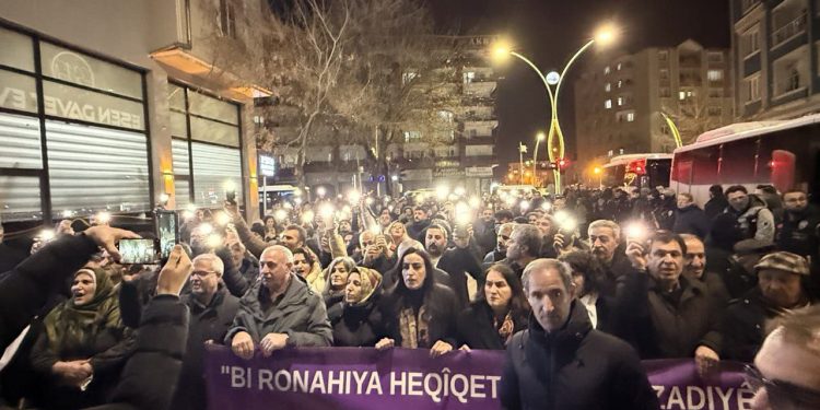 Wan’da 15 Şubat Komplosuna Karşı Kitlesel Yürüyüş