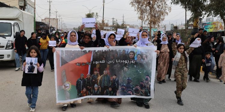 Êzidî ve Arap Halkı Rojava İçin Yürüdü